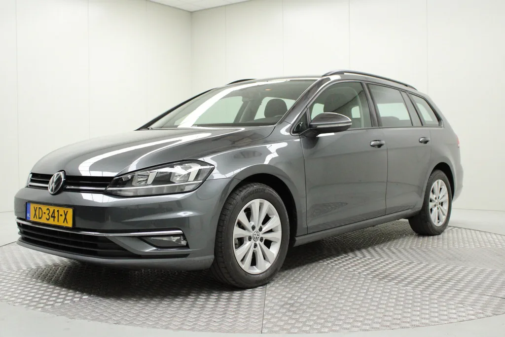 Volkswagen Golf (2019) — foto 1