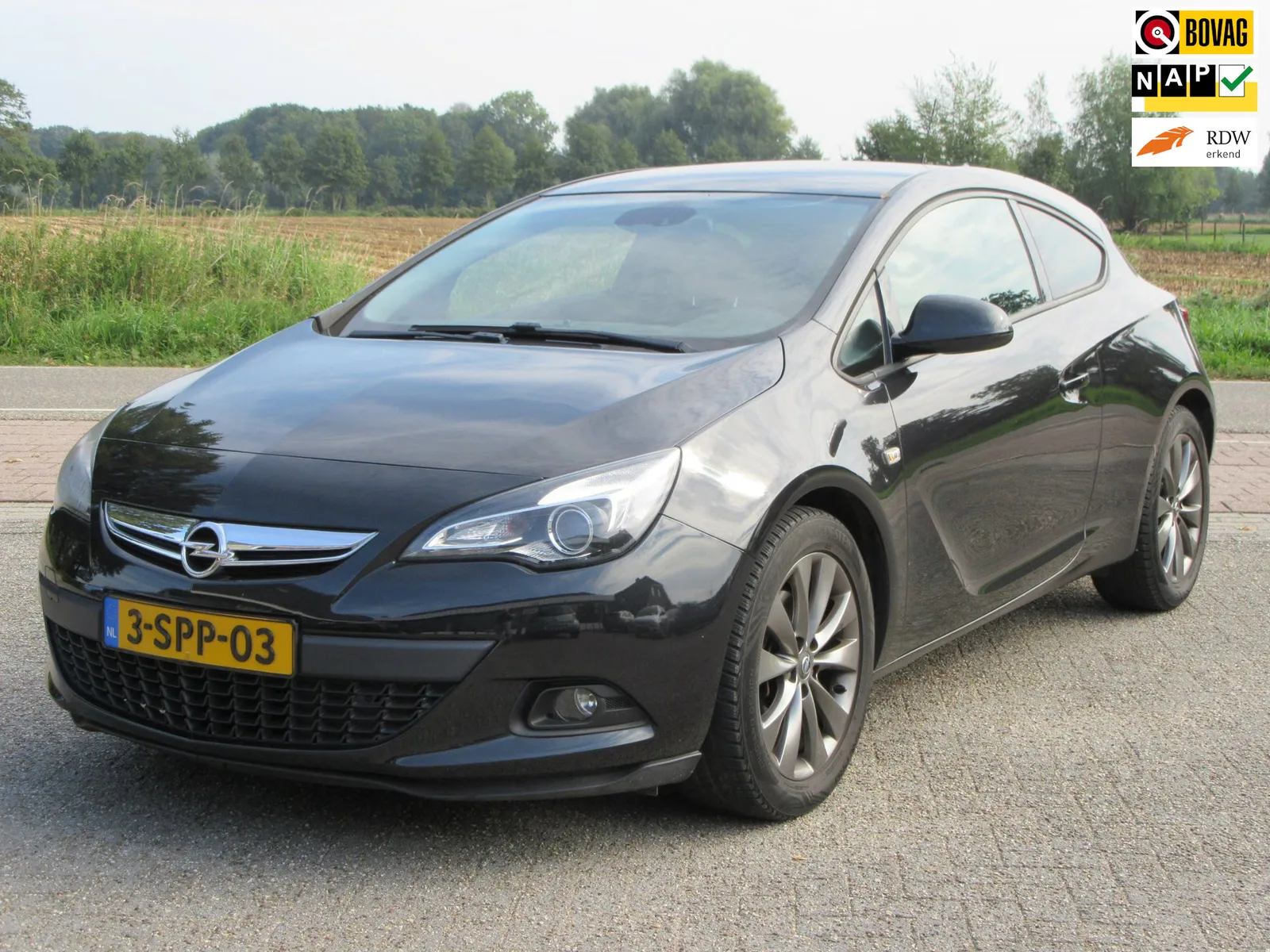 Opel Astra (2013) — foto 1