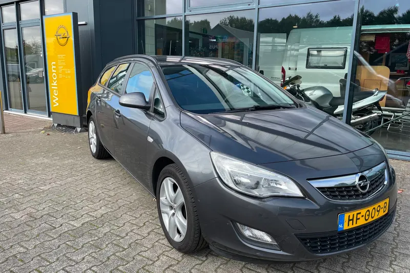 Opel Astra (2011)