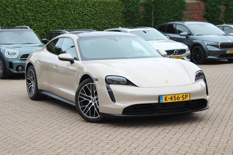 Porsche Taycan (2021)