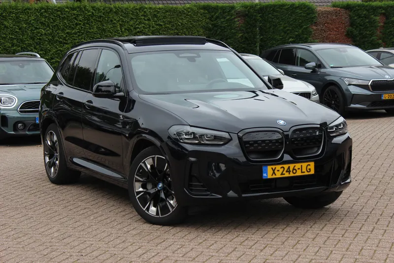 BMW iX3 (2023)