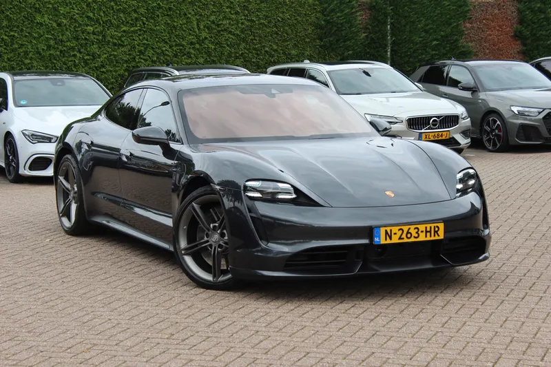 Porsche Taycan (2020)