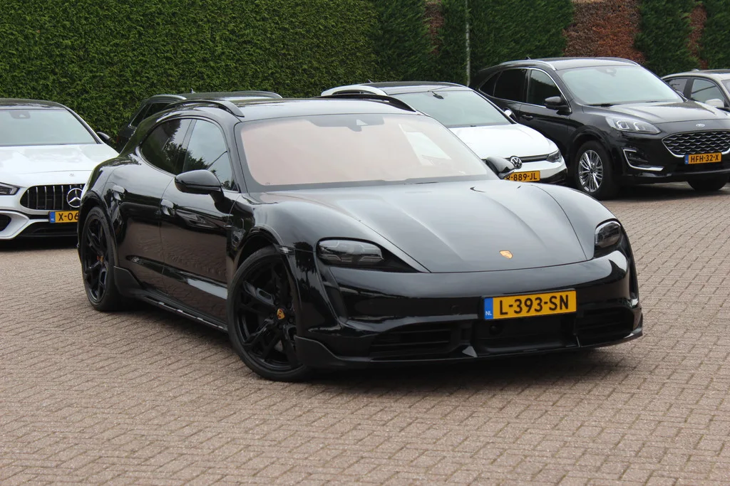 Porsche Taycan (2021) — foto 1