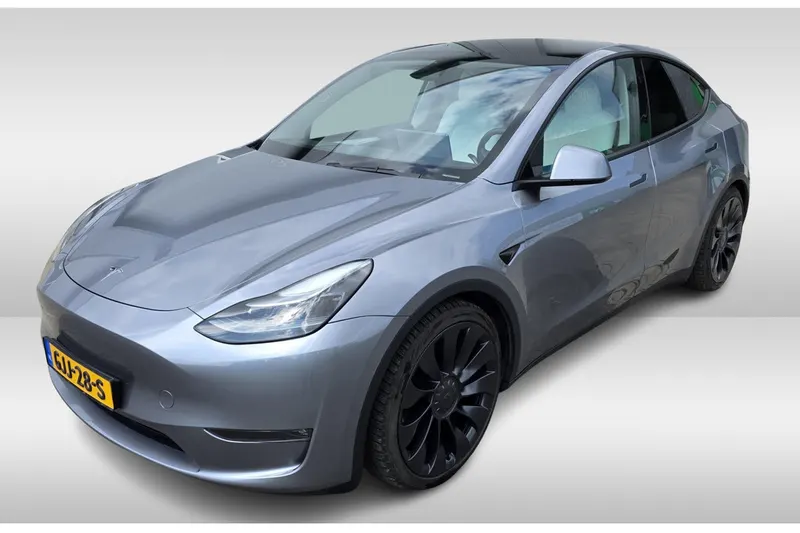 Tesla Model Y (2024)