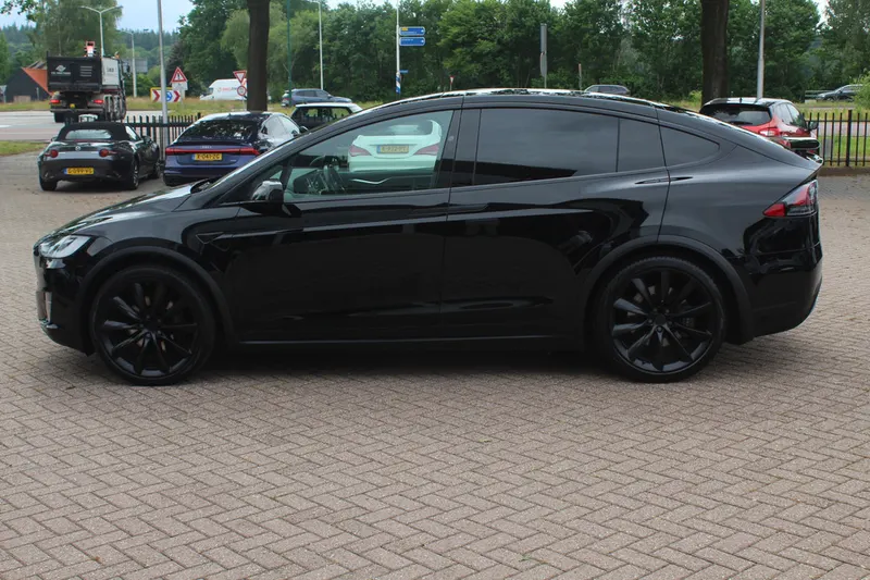 Tesla Model X (2018)