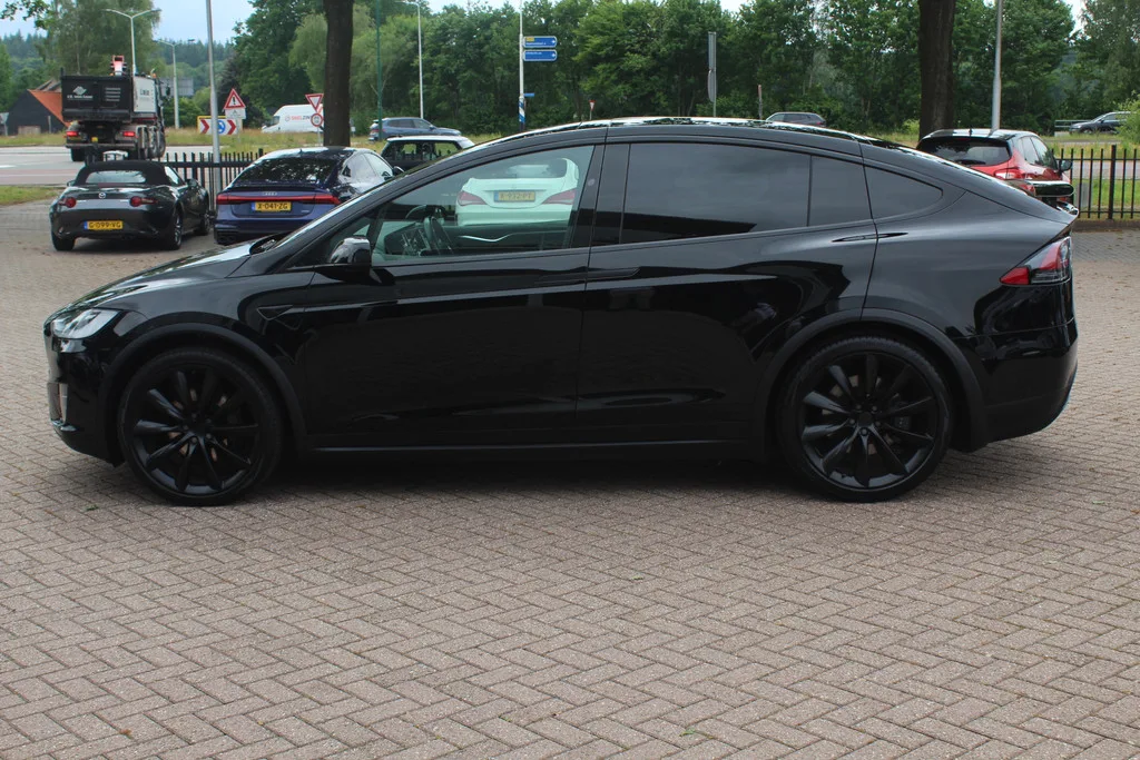 Tesla Model X (2018) — foto 1