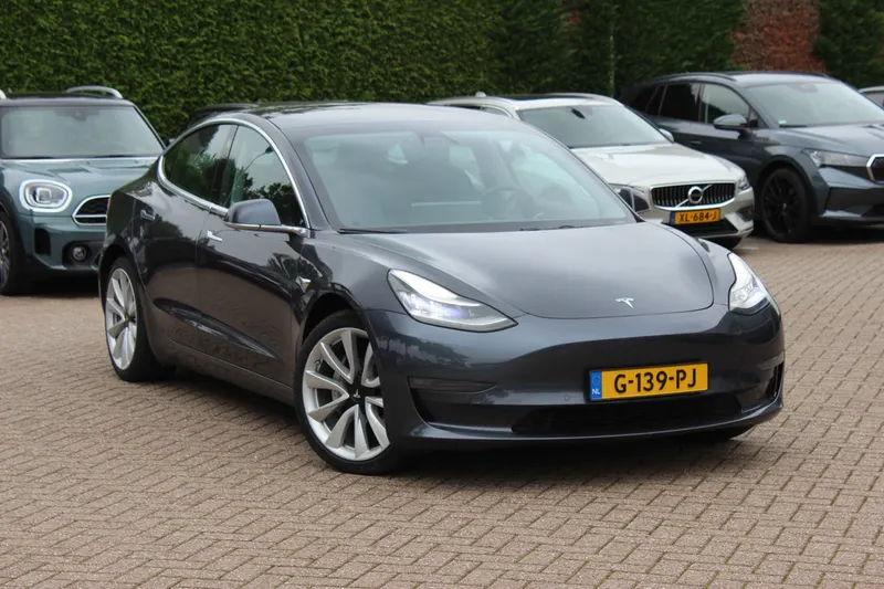 Tesla Model 3 (2019)
