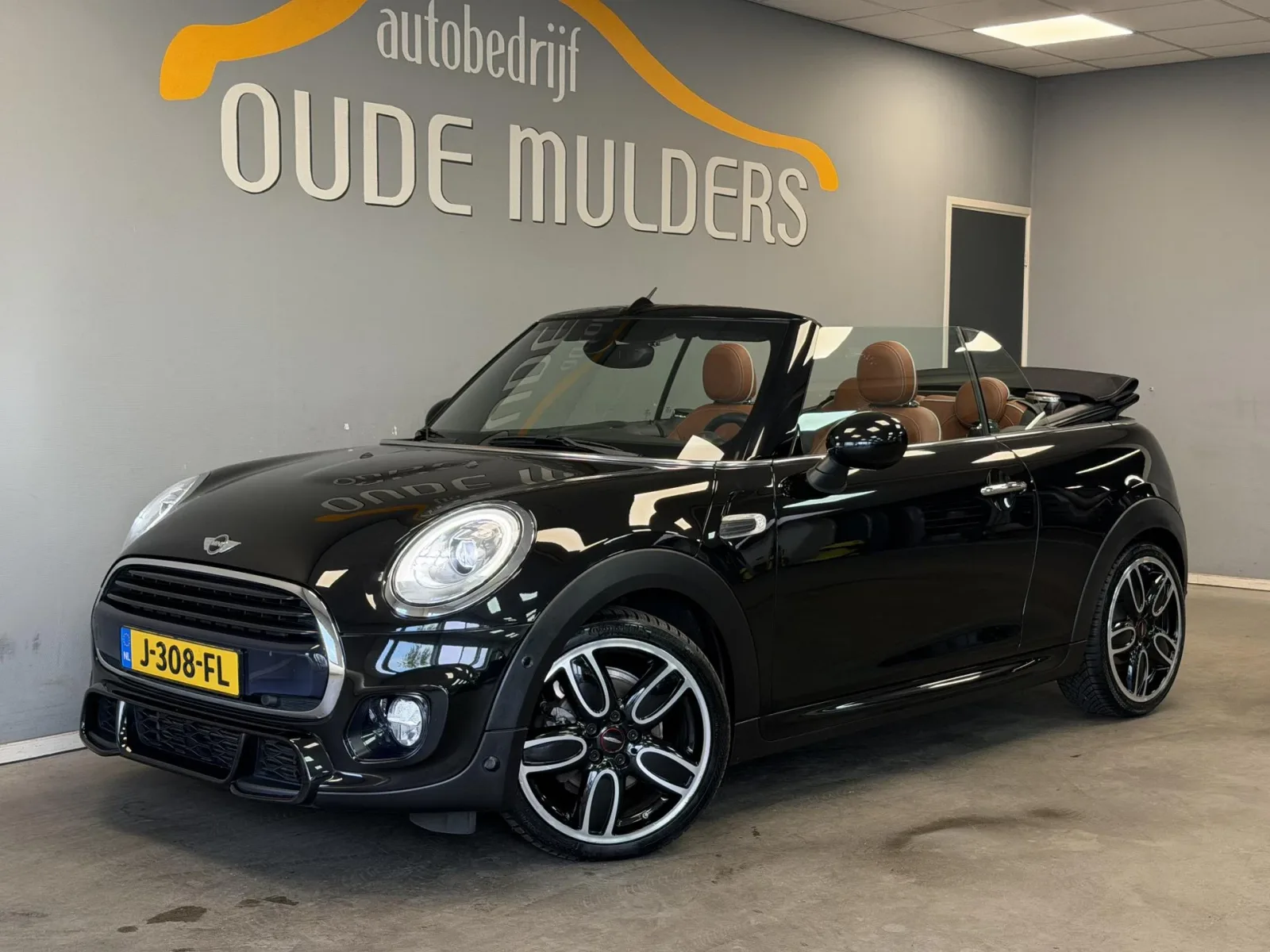 MINI Cabrio (2017) — foto 1