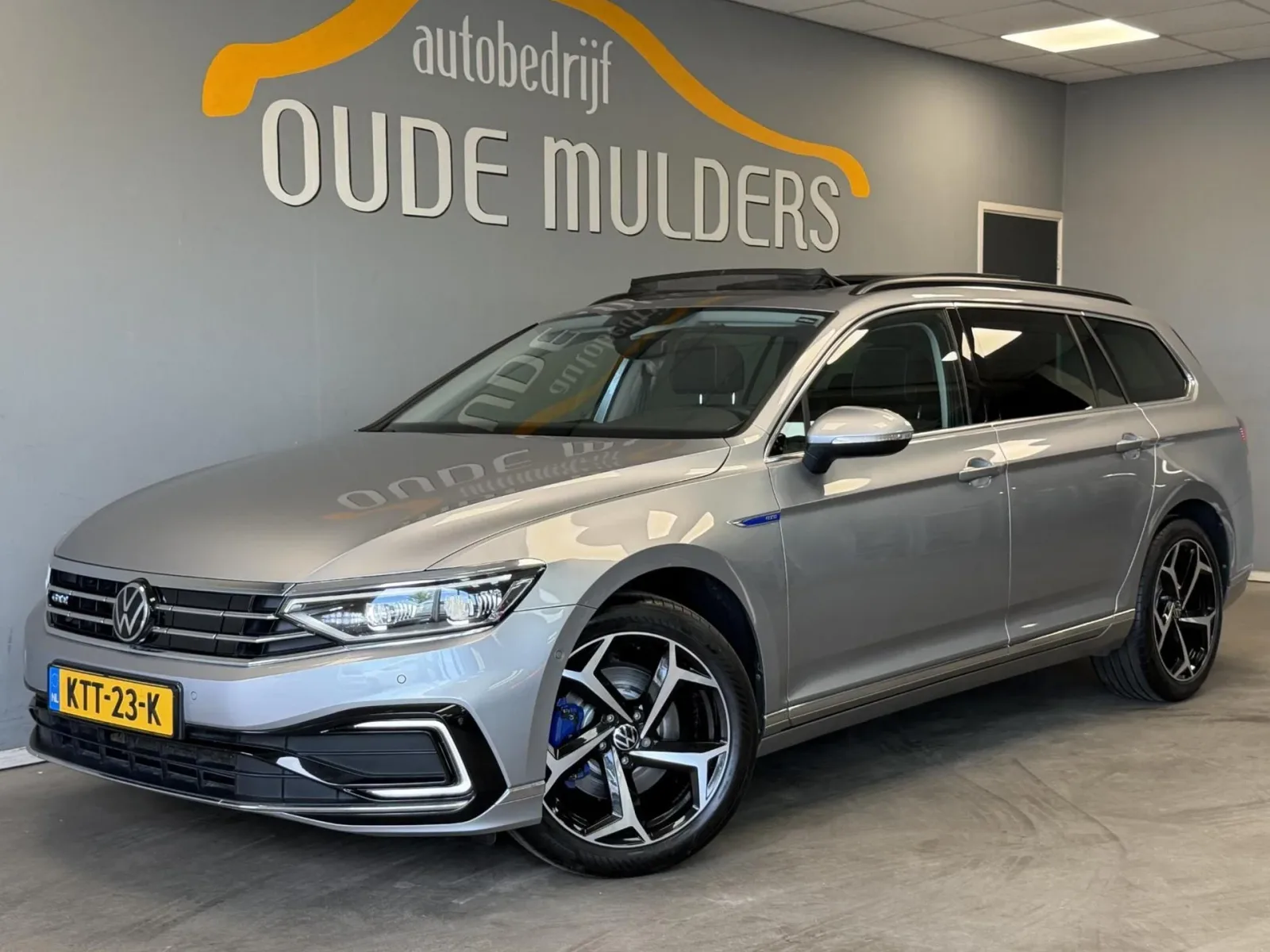 Volkswagen Passat (2022) — foto 1