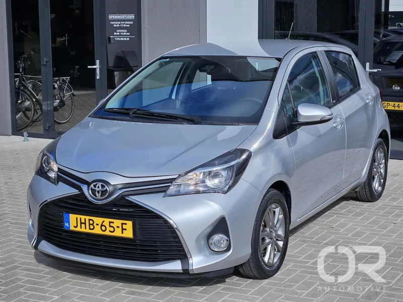 Toyota Yaris (2017) — foto 1