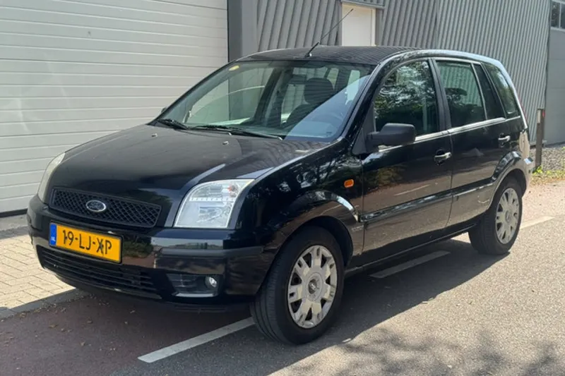 Ford Fusion (2003)