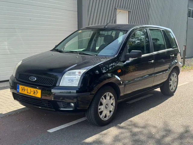 Ford Fusion (2003) — foto 1