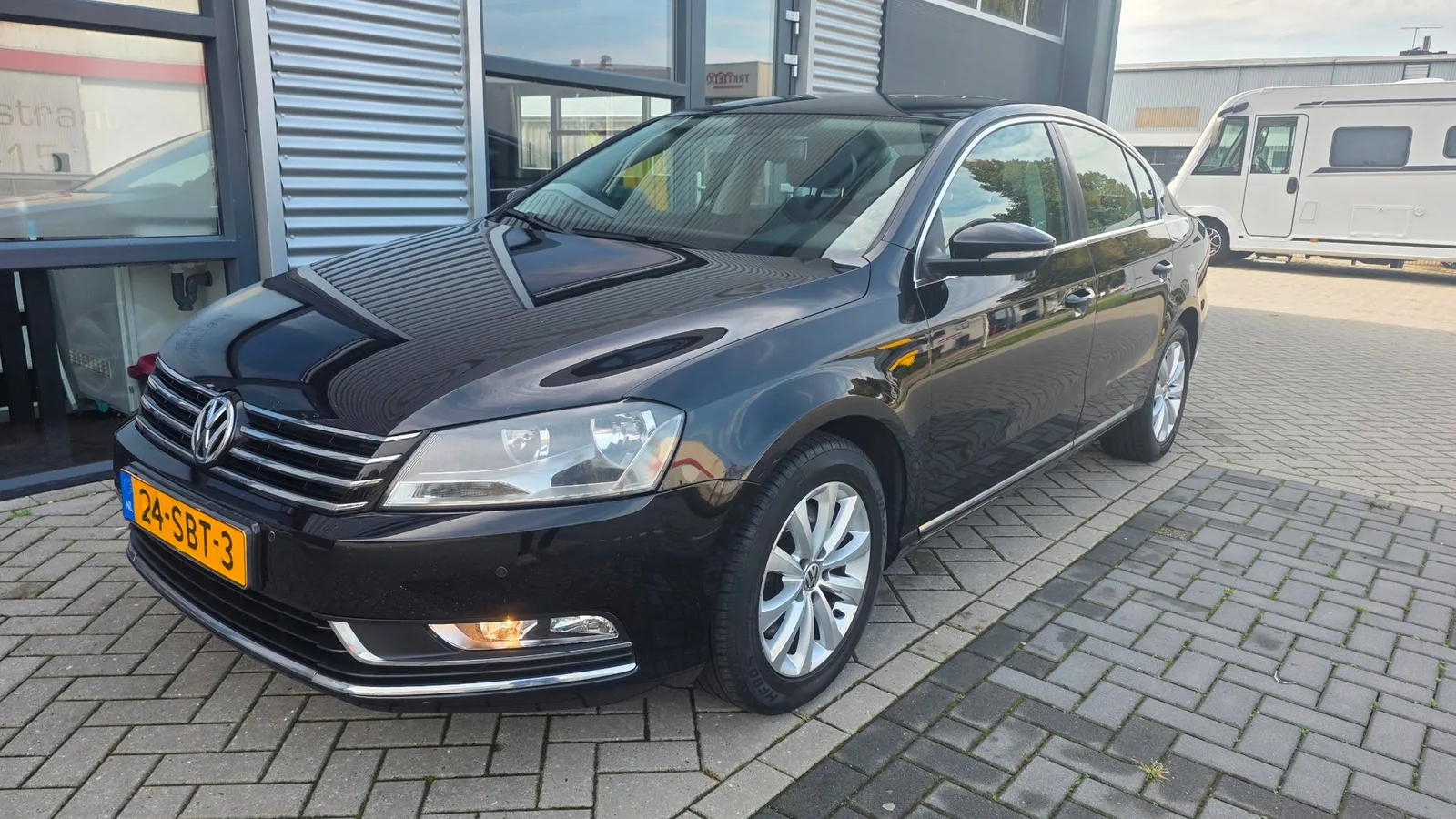 Volkswagen Passat (2011) — foto 1
