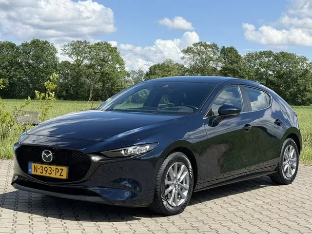 Mazda 3 (2021) — foto 1