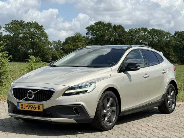 Volvo V40 Cross Country (2019) — foto 1