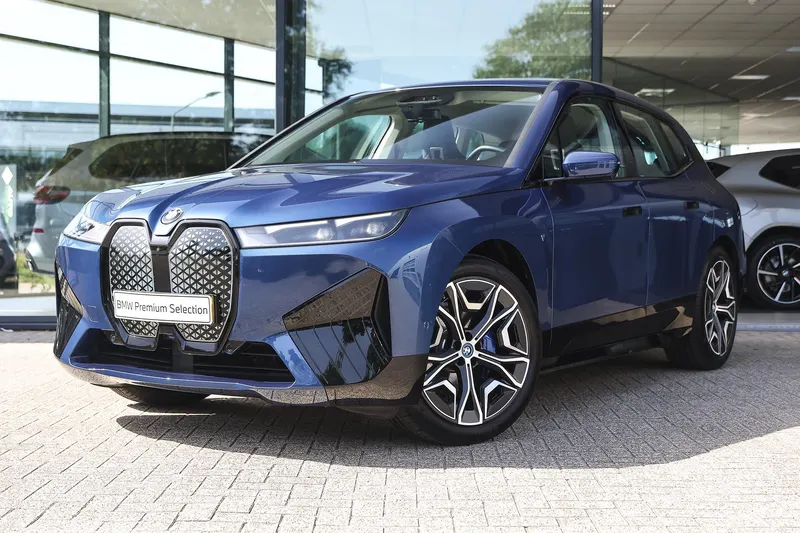 BMW iX (2021)