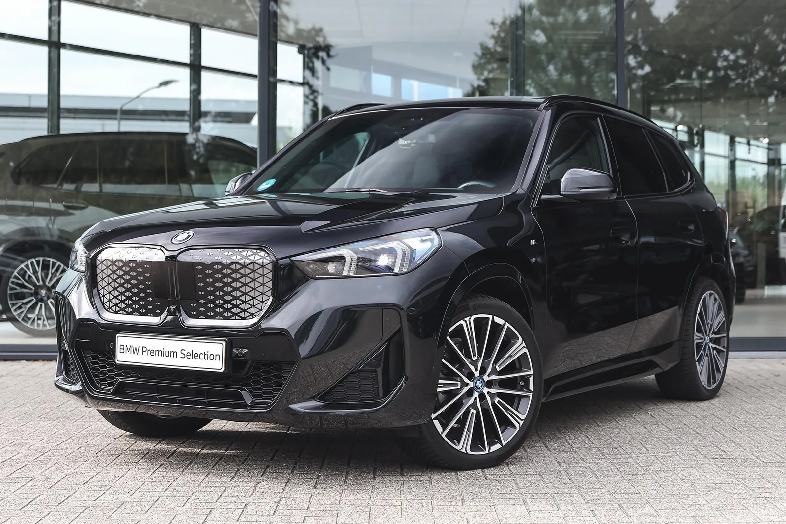 BMW iX1 (2024) — foto 1