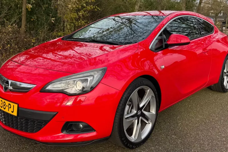 Opel Astra (2011)