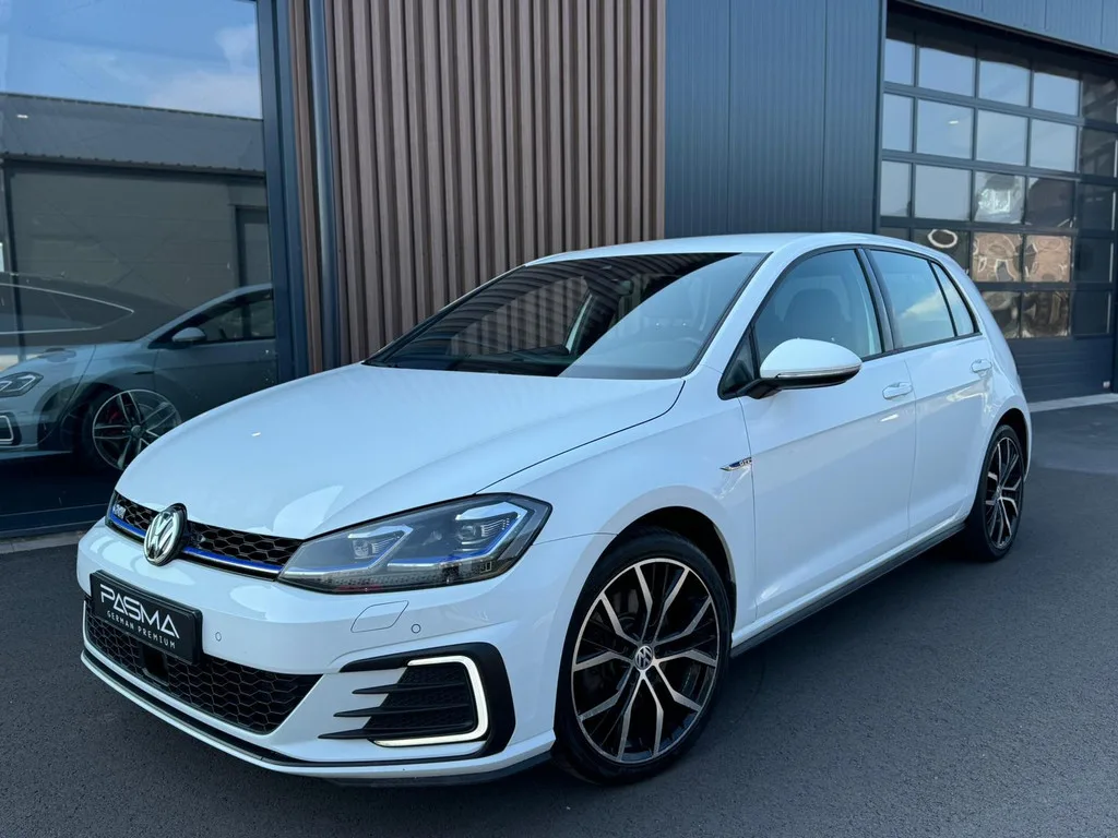 Volkswagen Golf (2019) — foto 1