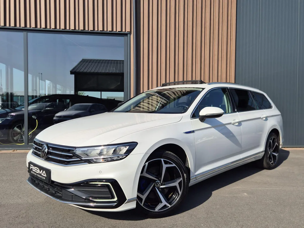 Volkswagen Passat (2021) — foto 1