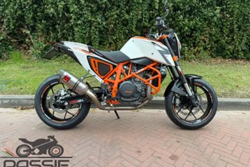 KTM 690 Duke R (2013)