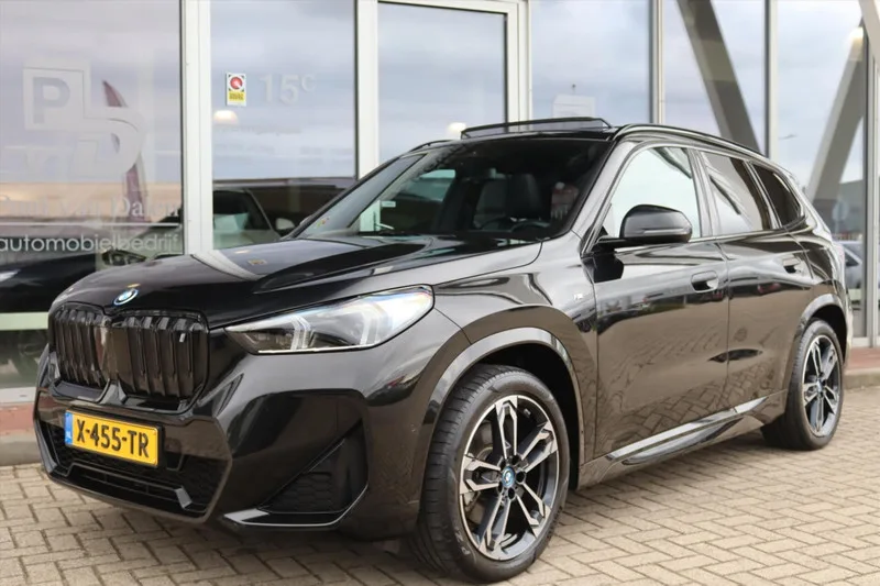 BMW iX1 (2024) — foto 1