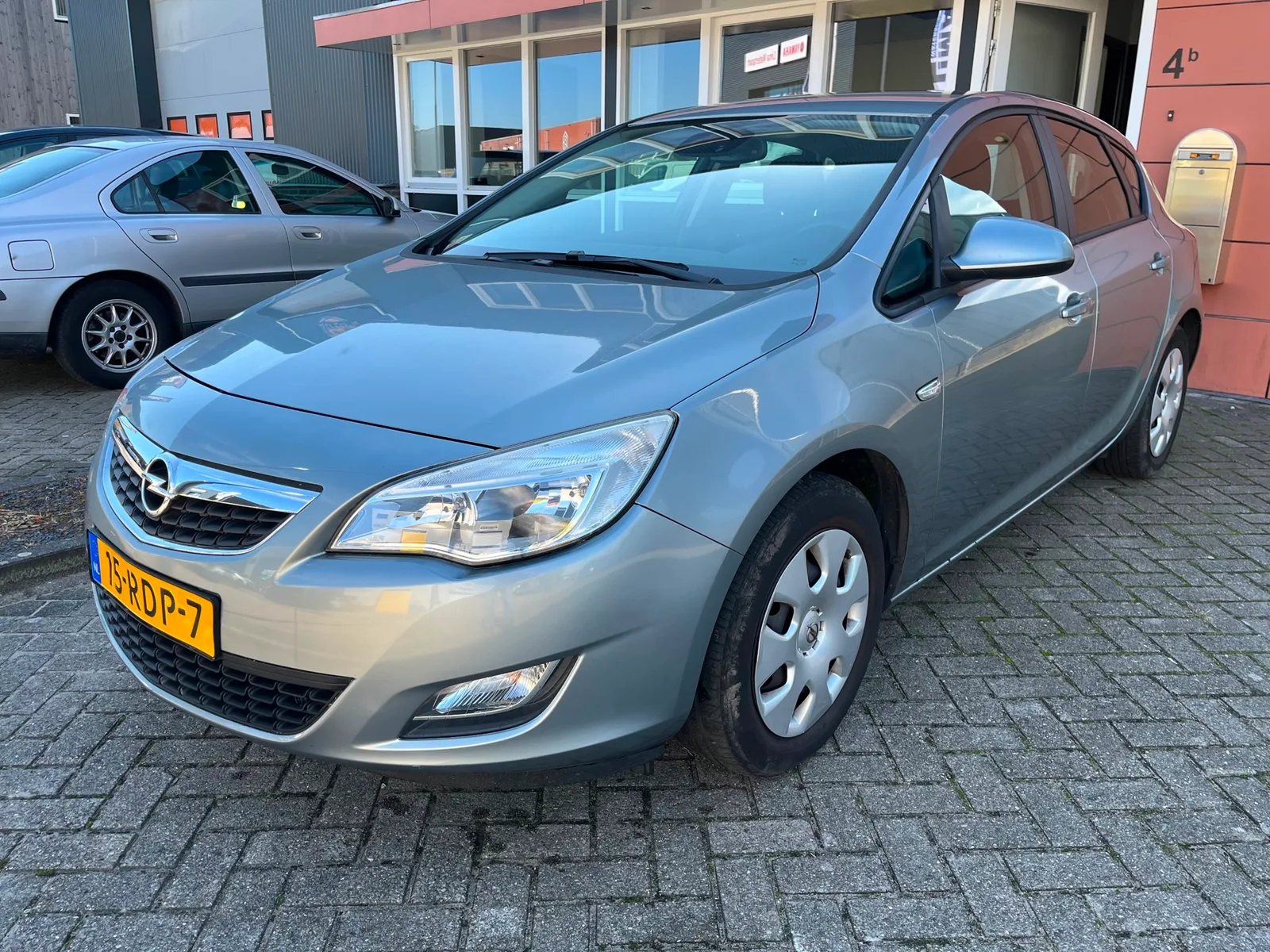 Opel Astra (2011) — foto 1