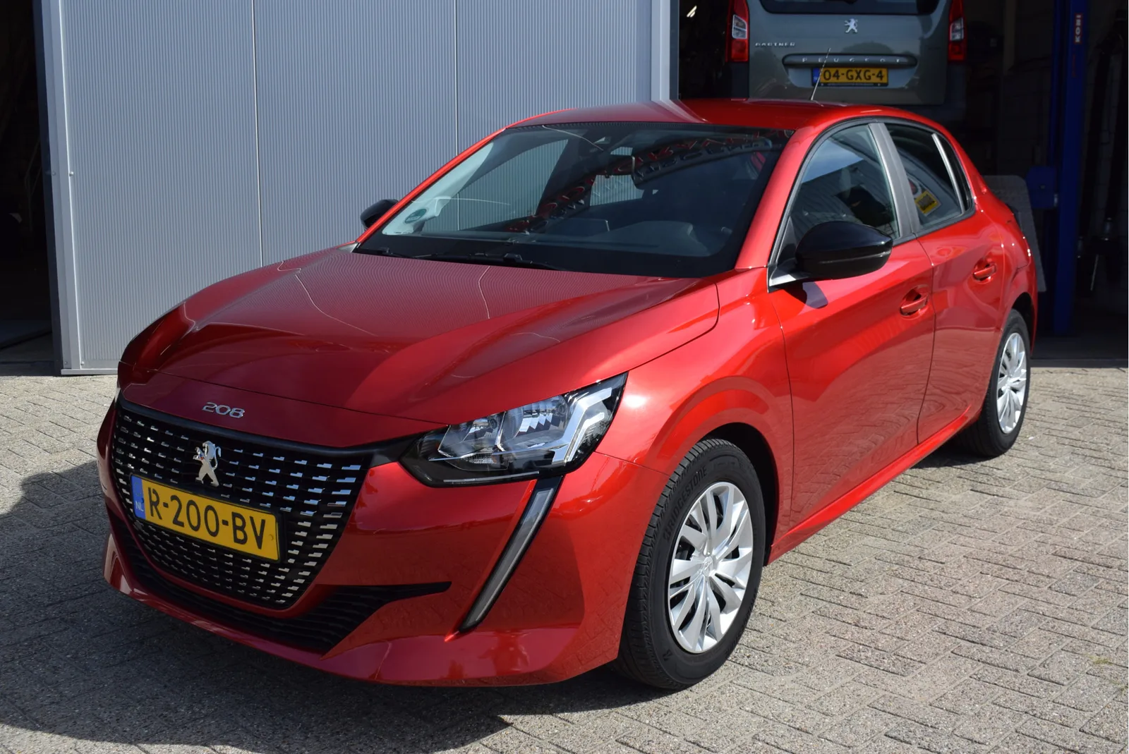 Peugeot 208 (2022) — foto 1
