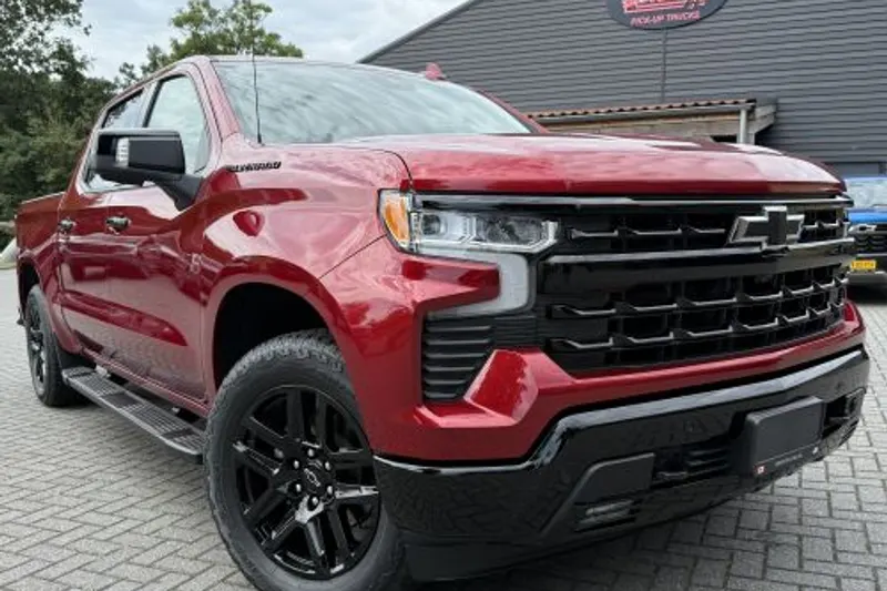 Chevrolet Silverado (2024)