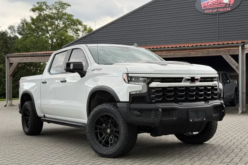 Chevrolet Silverado (2024)