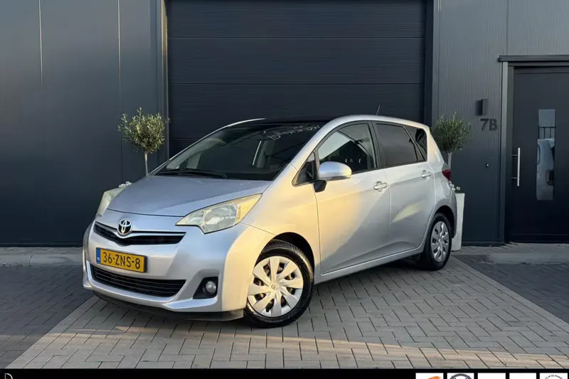 Toyota Verso-S (2013)
