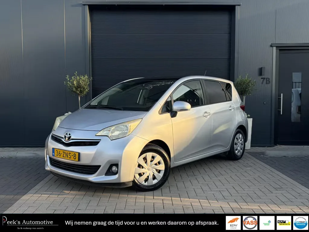 Toyota Verso-S (2013) — foto 1