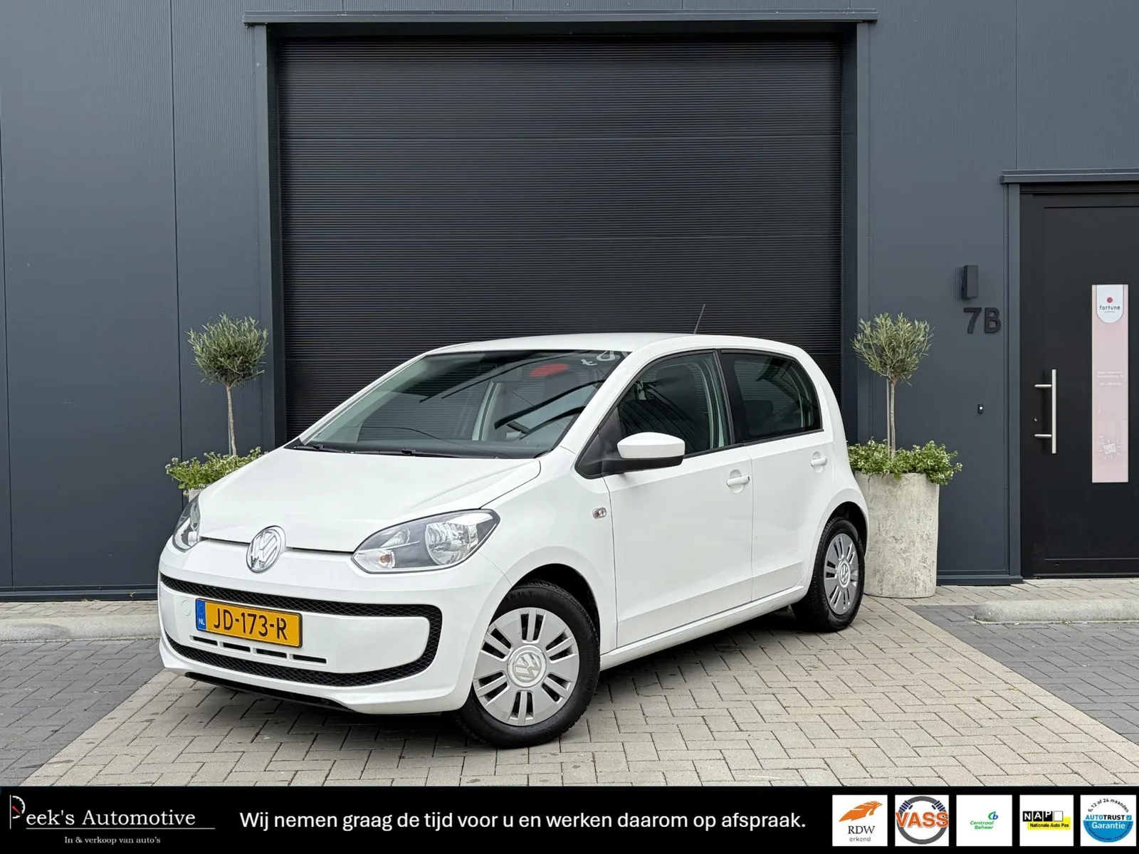 Volkswagen Up! (2015) — foto 1