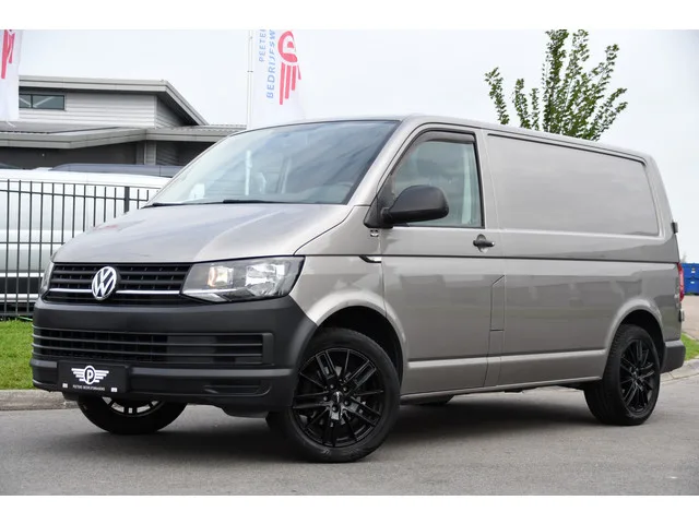 Volkswagen Transporter (2017) — foto 1