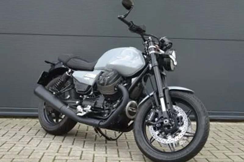 Moto Guzzi V7 (2025)