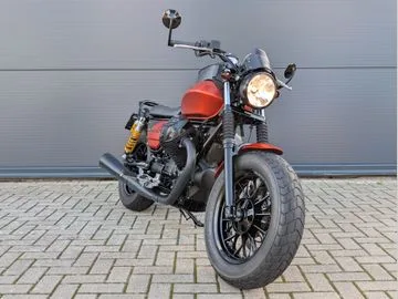 Moto Guzzi V9 Bobber Sport (2019) — foto 1