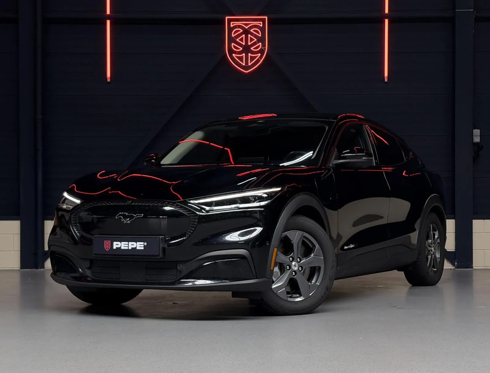 Ford Mustang Mach-E (2021) — foto 1