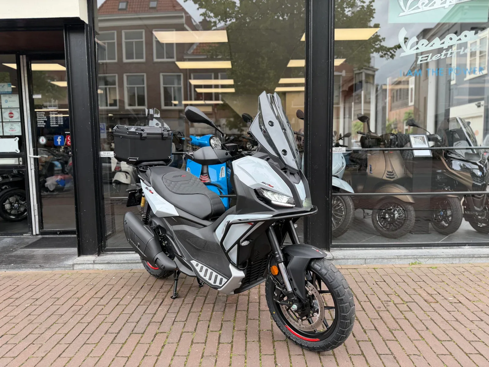 Aprilia SR GT 400CC (2026) — foto 1