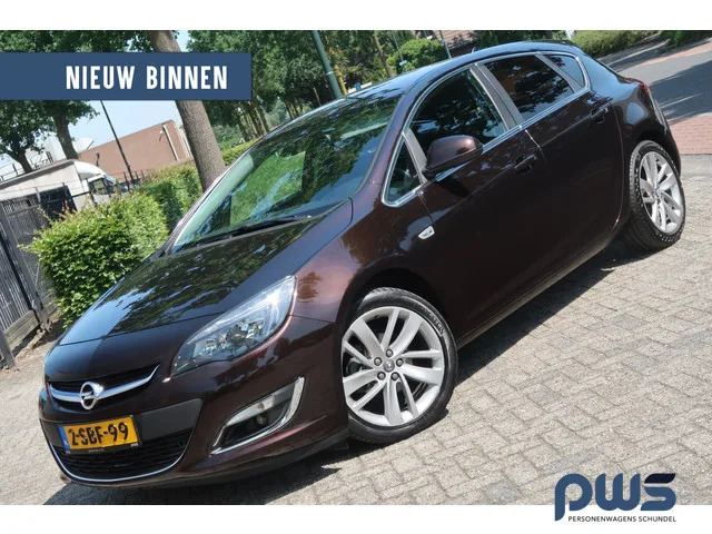 Opel Astra (2013) — foto 1