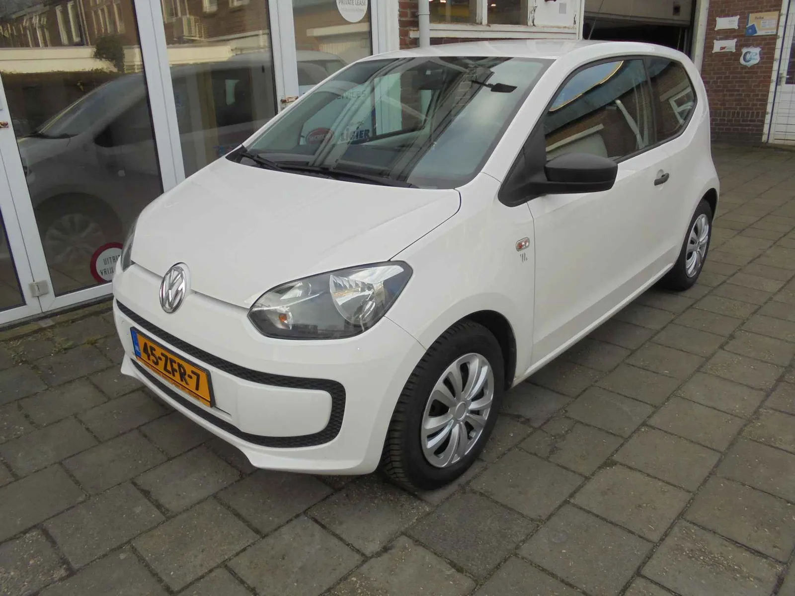 Volkswagen Up! (2012) — foto 1