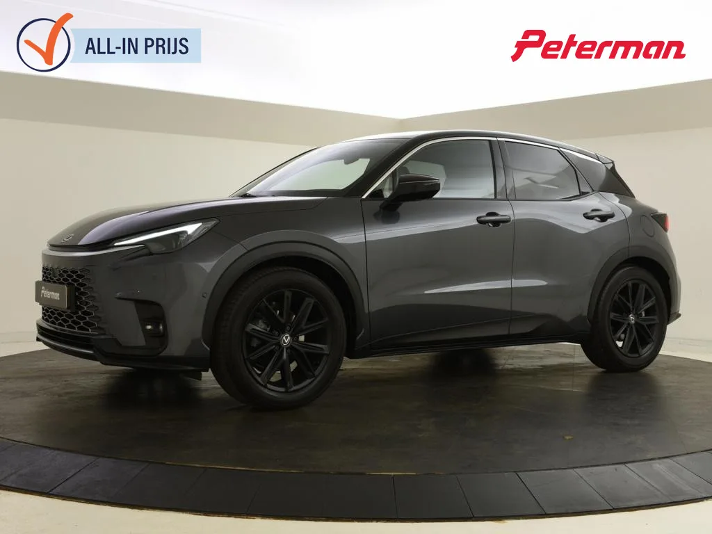Lexus LBX (2024) — foto 1
