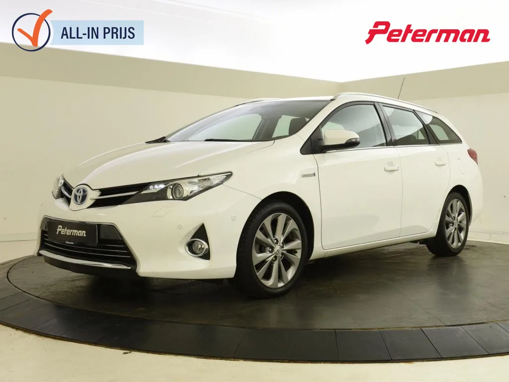 Toyota Auris (2015) — foto 1