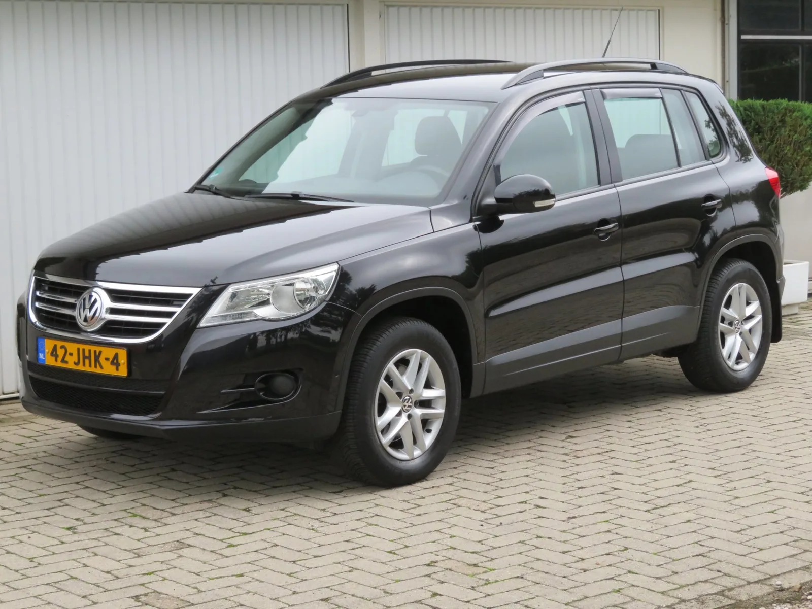 Volkswagen Tiguan (2009) — foto 1