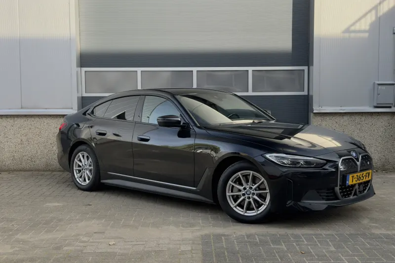BMW i4 (2023)