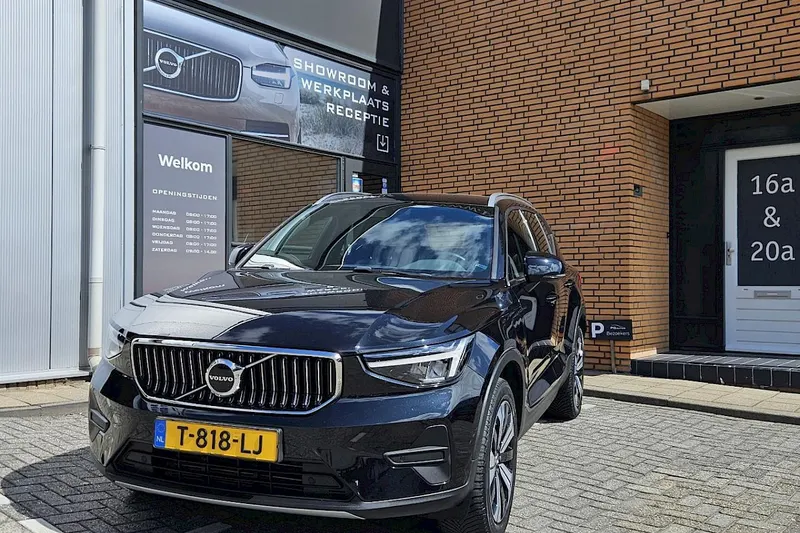 Volvo XC40 (2023)