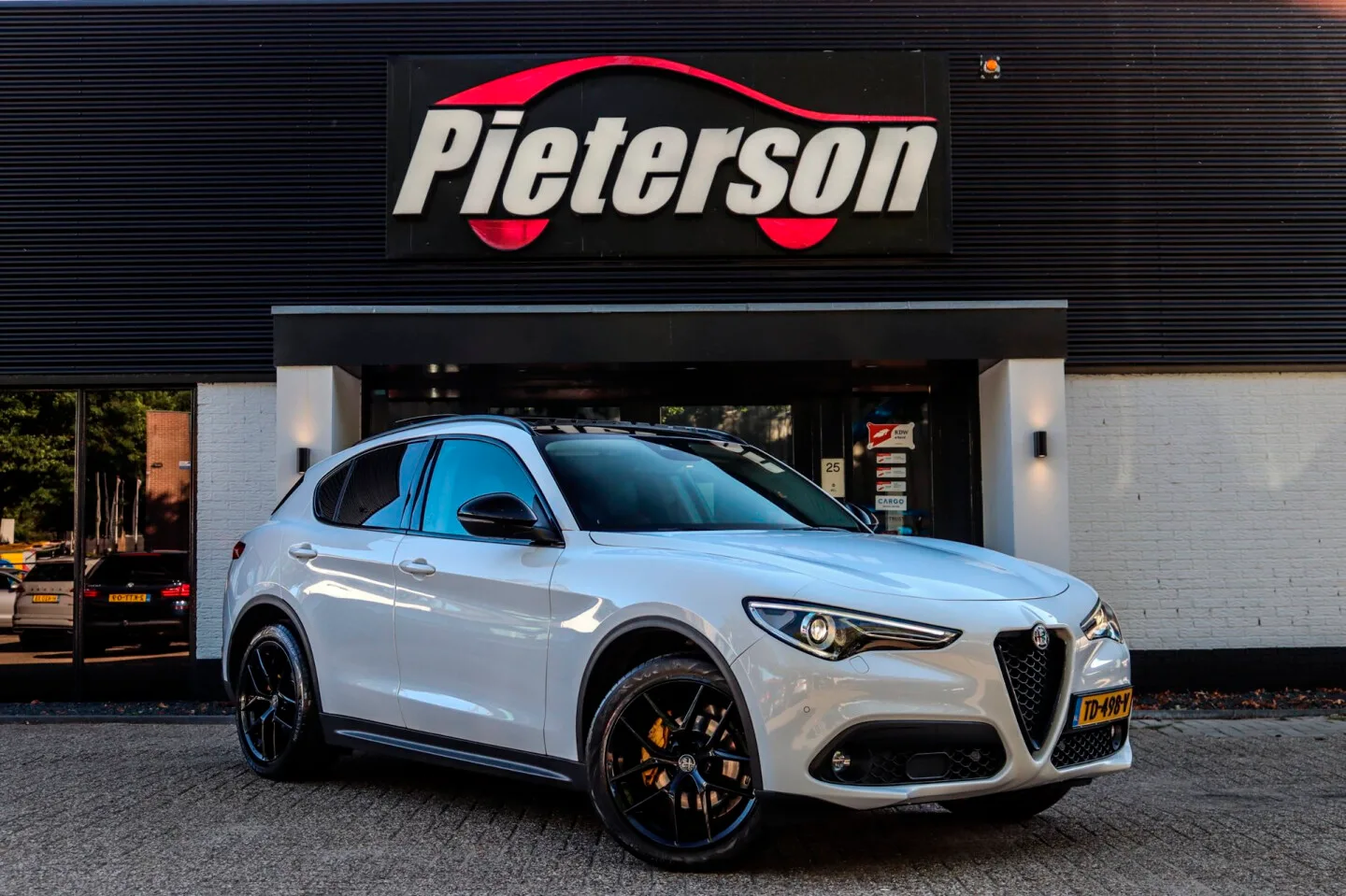 Alfa Romeo Stelvio (2017) — foto 1