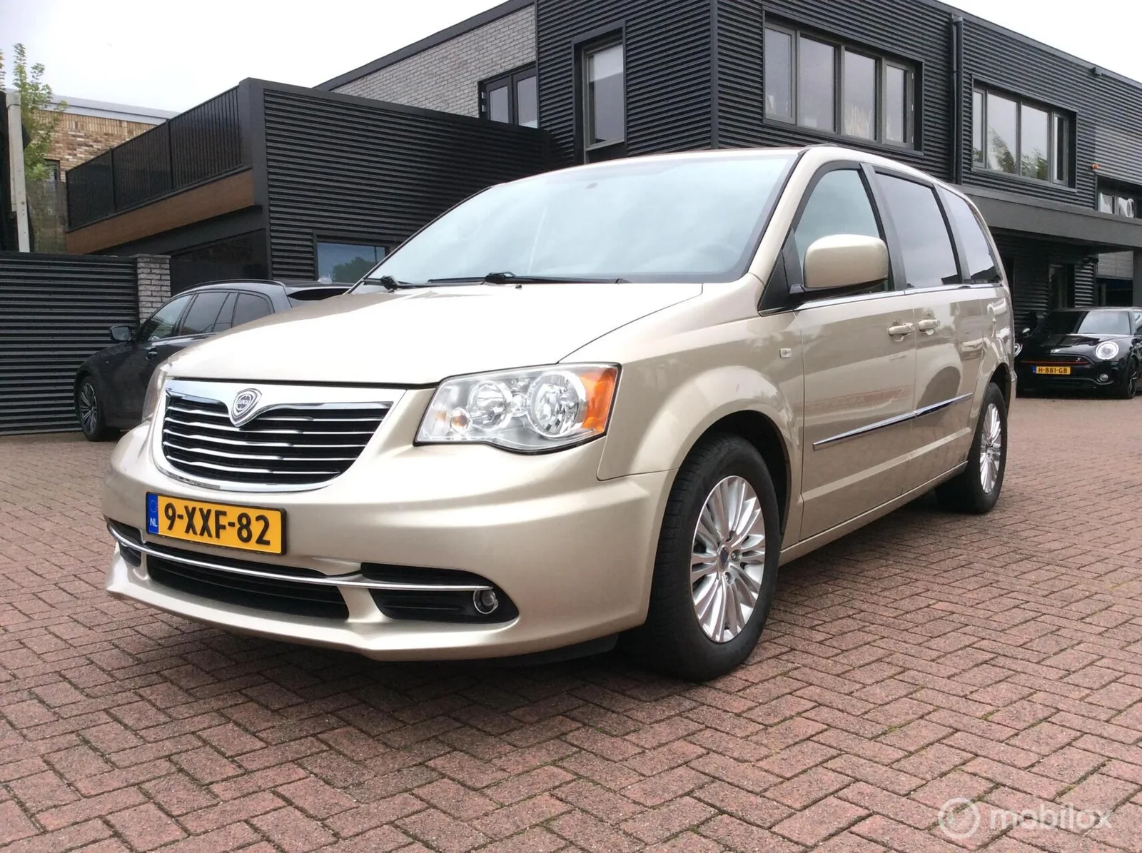 Lancia Voyager (2014) — foto 1