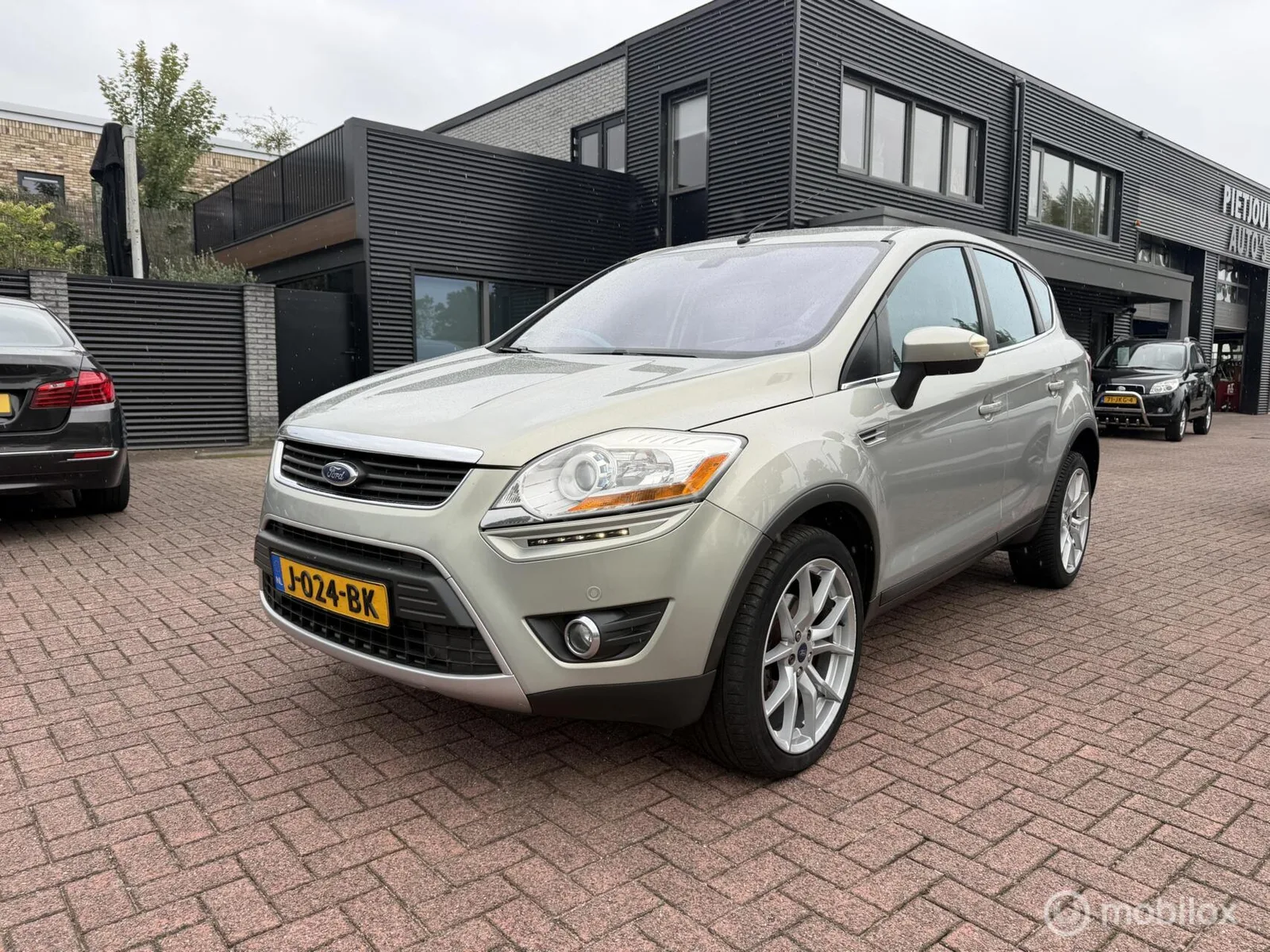 Ford Kuga (2009) — foto 1