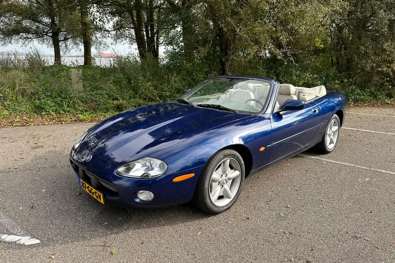 Jaguar XK8 (2000)
