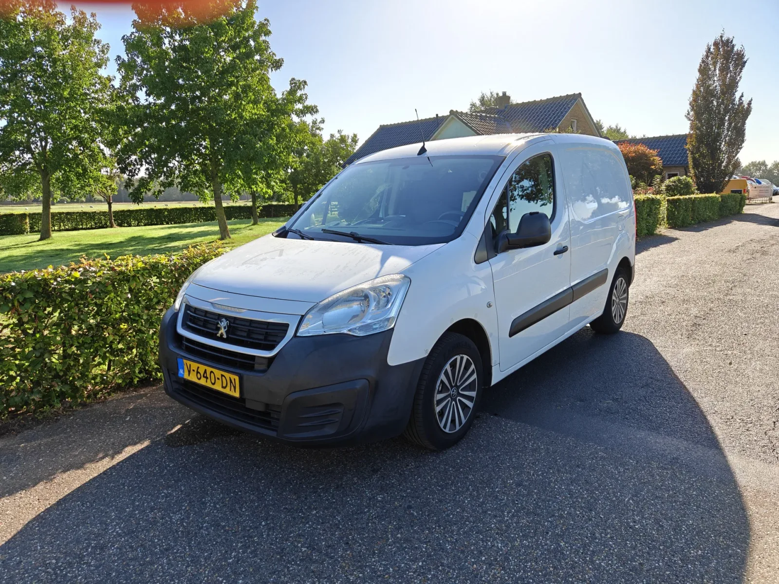 Peugeot Partner (2017) — foto 1